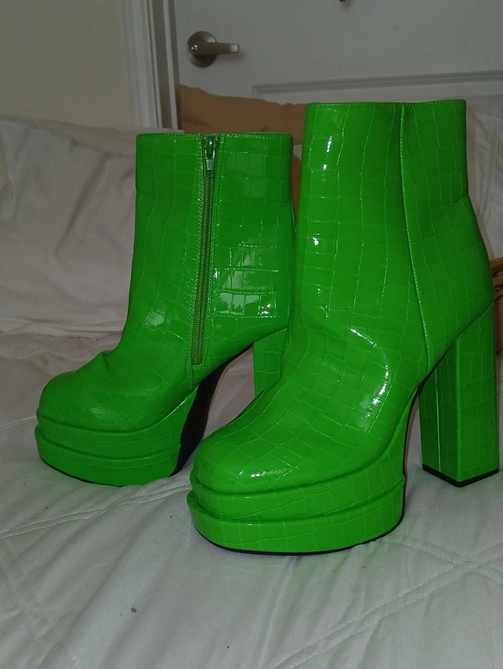 Women’s #NeonGreen Croc-Embossed #PlatformAnkleBoots #brat #greenshoes #shelen